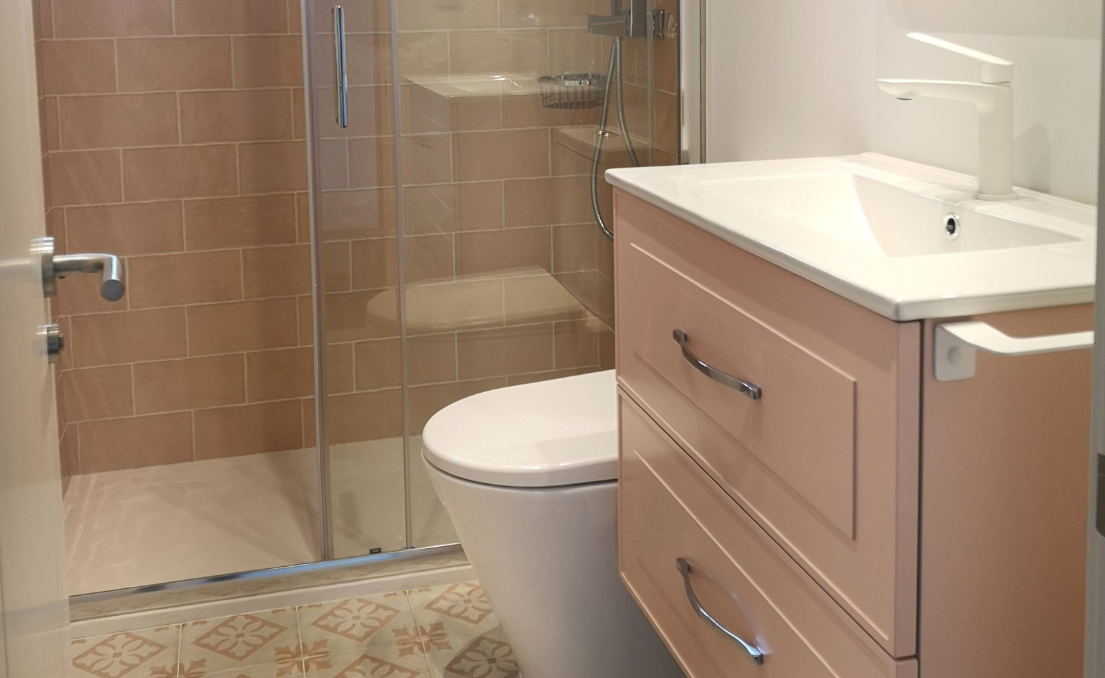 Reformar una casa: baño infantil rosa